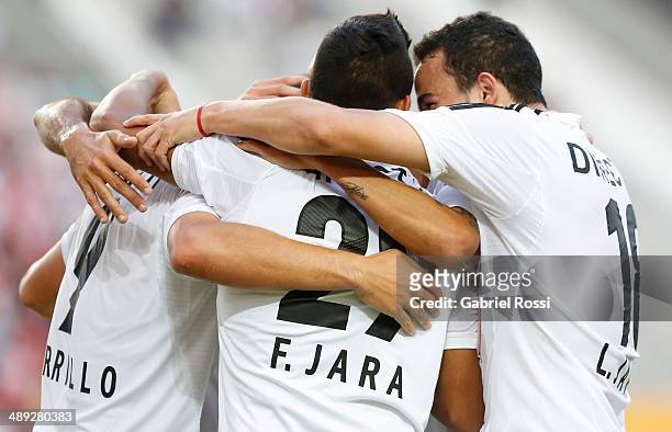 Franco Jara of Estudiantes and teammates celebrate a scored goal during a match between Estudiantes and San Lorenzo as part of Torneo Final 2014 at...