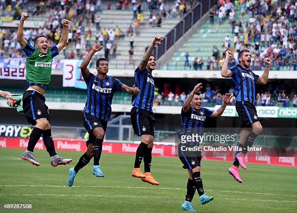 Rey Manaj, Fredy Guarin, Mauro Icardi, Gary Medel and Davide Santon celebrate at the end of the Serie A match between AC Chievo Verona and FC...