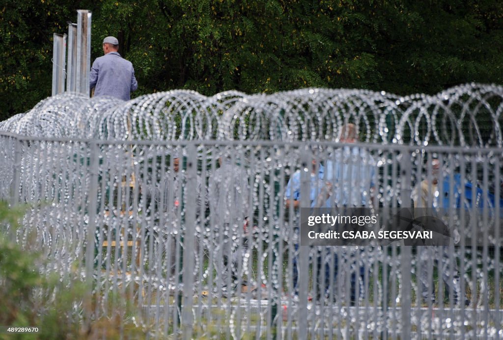 TOPSHOT-HUNGARY-CROATIA-EUROPE-MIGRANTS