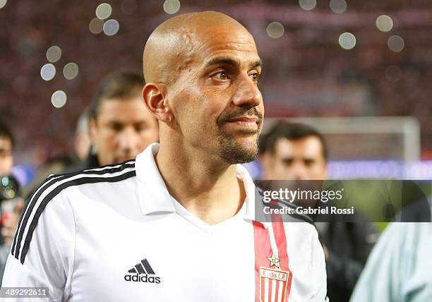 Juan Sebastian Veron of Estudiantes looks on during a match between Estudiantes and San Lorenzo as part of Torneo Final 2014 at Ciudad de La Plata...