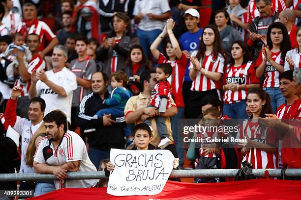 Fans of Estudiantes cheer for their team before the match between Estudiantes and San Lorenzo as part of Torneo Final 2014 at Ciudad de La Plata...