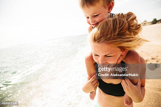 nuestra playa días - mothers day beach fotografías e imágenes de stock