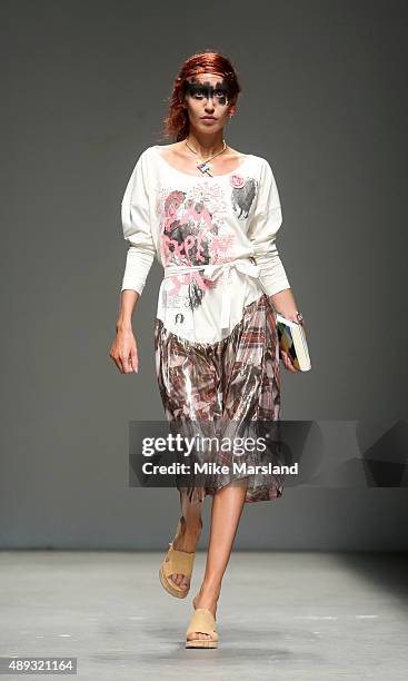 Elizabeth Jagger walks the runway at the Vivienne Westwood Red Label show during London Fashion Week Spring/Summer 2016/17 on September 20, 2015 in...