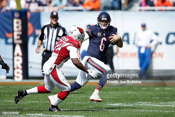 Jay Cutler of the Chicago Bears runs the ball against the Arizona Cardinals in the first quarter at Soldier Field on September 20, 2015 in Chicago,...