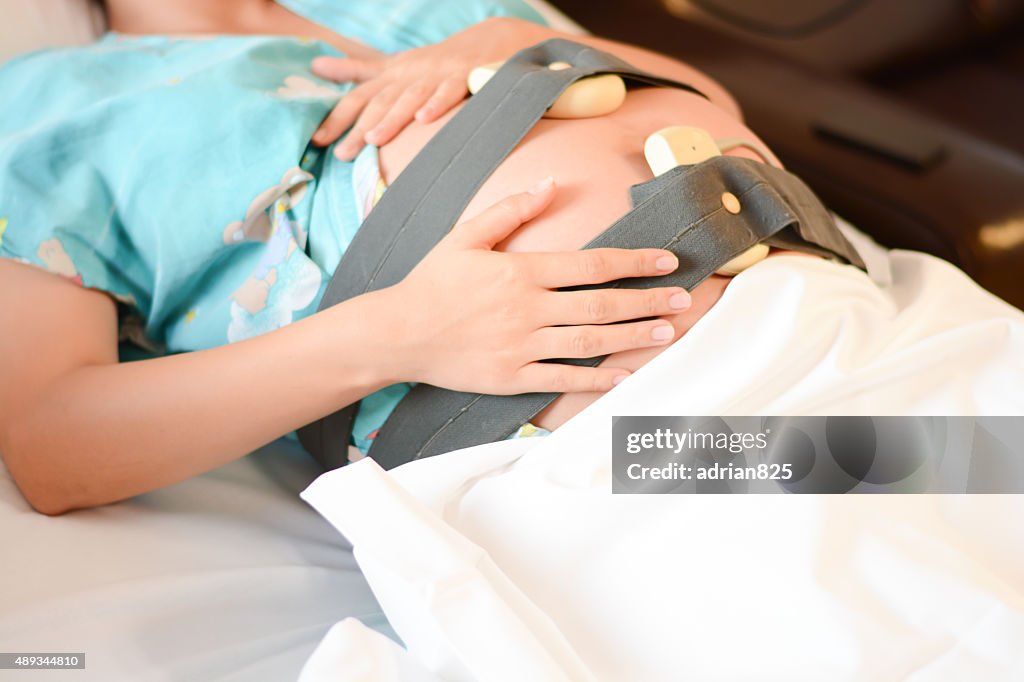 Pregnant mother cardio monitoring before giving birth