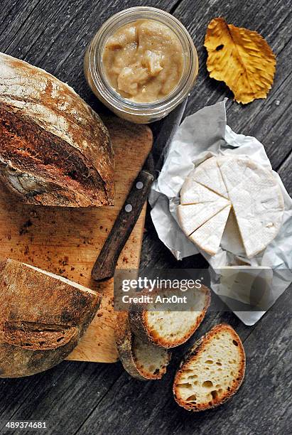 tortano bread with homemade apple mustard - camembert stock-fotos und bilder