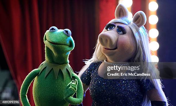 Pig Girls Don't Cry " - Miss Piggy is furious that Kermit booked Elizabeth Banks as a guest on her late night talk show Up Late with Miss Piggy,...