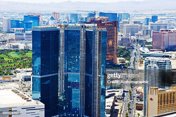 vista aérea olhar para baixo a tira - excalibur hotel casino on the las vegas strip imagens e fotografias de stock