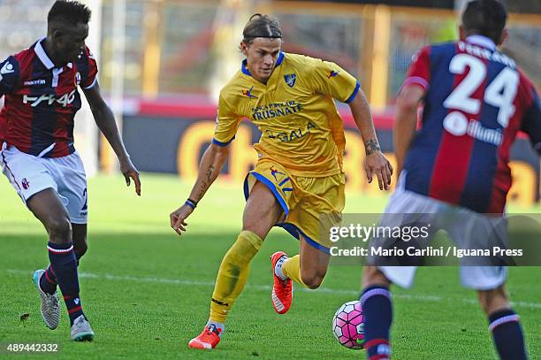 Samuele Longo of Frosinone Calcio in action during the Serie A match between Bologna FC and Frosinone Calcio at Stadio Renato Dall'Ara on September...