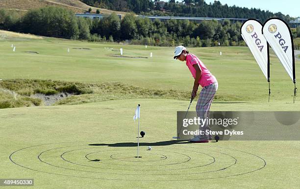 Putting Competition 125 12 Yr Old Girl Stock Photos, High-Res Pictures, and Images - Getty ...
