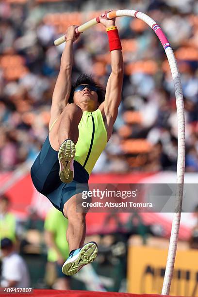 Daichi Sawano of Japan competes in Men's Pole Vault Final during the Seiko Golden Grand Prix Tokyo 2014 at National Stadium on May 11, 2014 in Tokyo,...