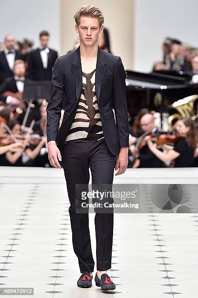 Model walks the runway at the Burberry Prorsum Spring Summer 2016 fashion show during London Fashion Week on September 21, 2015 in London, United...
