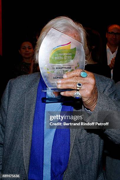 Actor Jean-Paul Belmondo and his Award attends the 'Trophees du Bien-Etre' by Beautysane : First Award Ceremony to Benefit 'Mimi Ullens Foundation'....