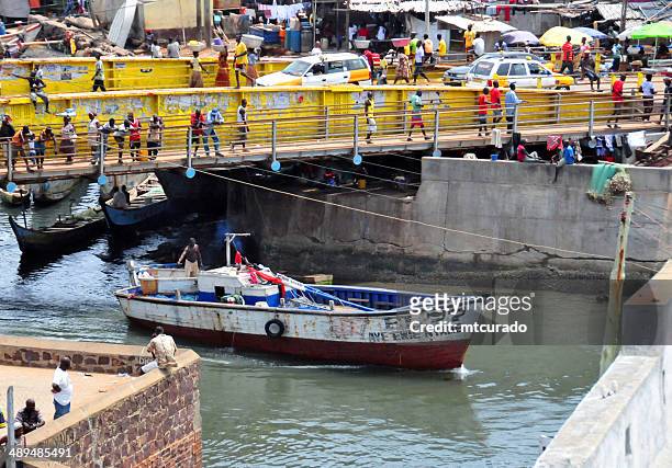 ghana, elmina-fischerboot verlassen - mina stock-fotos und bilder