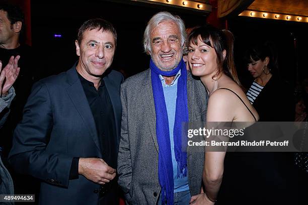Actor Jean-Paul Belmondo standing between Director of the Theater Louis-Michel Colla and his wife attend the 'Trophees du Bien-Etre' by Beautysane :...