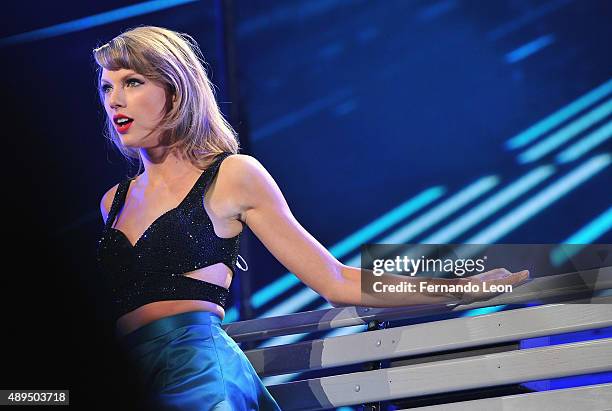 Musician Taylor Swift performs onstage at Sprint Center on September 21, 2015 in Kansas City, Missouri.