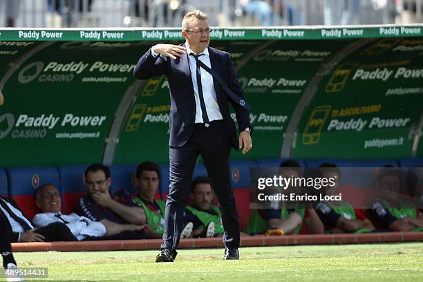 Cagliari's coach Ivo Pulga reacts during the Serie A match between Cagliari Calcio and AC Chievo Verona at Stadio Sant'Elia on May 11, 2014 in...