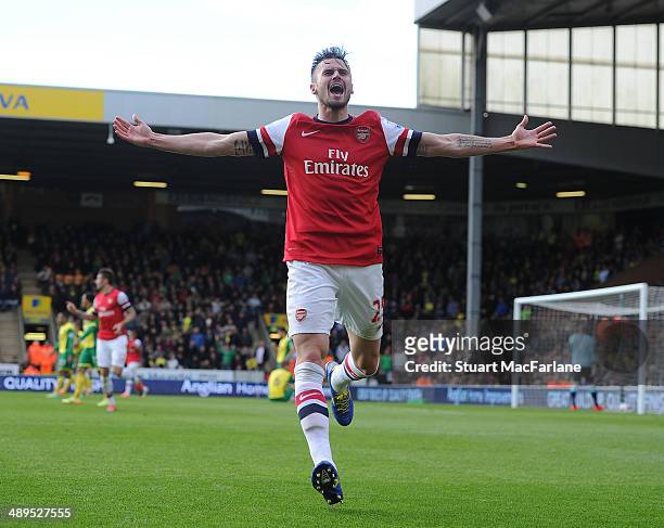 Carl Jenkinson celebrates scoring the 2nd Arsenal goal during the Barclays Premier League match between Norwich City and Arsenal at Carrow Road on...