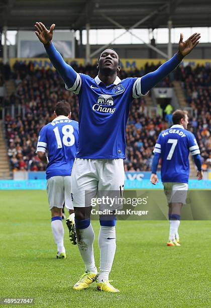 Romelu Lukaku of Everton celebrates his goal during the Barclays Premier League match between Hull City and Everton at KC Stadium on May 11, 2014 in...