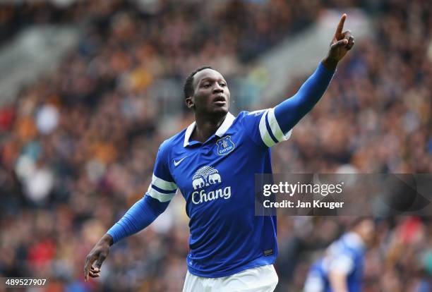 Romelu Lukaku of Everton celebrates his goal during the Barclays Premier League match between Hull City and Everton at KC Stadium on May 11, 2014 in...