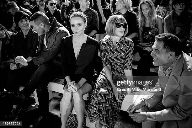 Stella McCartney and Anna Wintour attends the Hunter show during London Fashion Week Spring/Summer 2016/17 on September 19, 2015 in London, England.