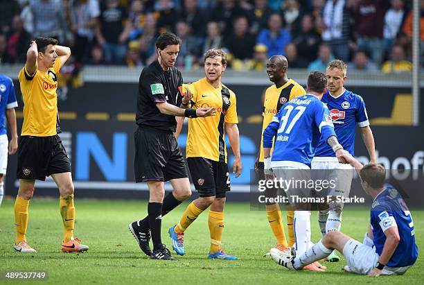 Referee Manuel Graefe shows the yellow red card to Cheikh Gueye of Dresden during the Second Bundesliga match between Dynamo Dresden and Arminia...