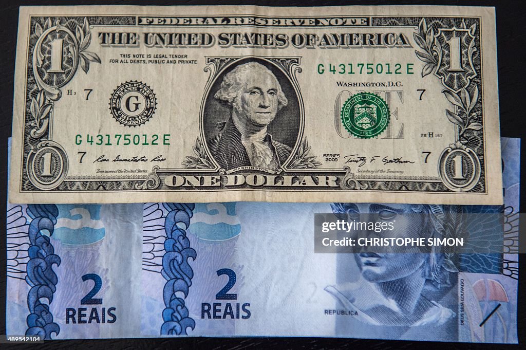 Picture depicting US dollar notes and Brazilian reals at the exchange