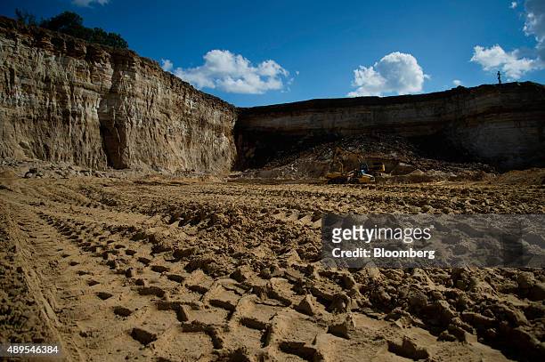 Sand sits in a mining pit at the Hi-Crush Proppants LLC facility in Whitehall, Wisconsin, U.S., on Thursday Sept. 10, 2015. A little-known offshoot...