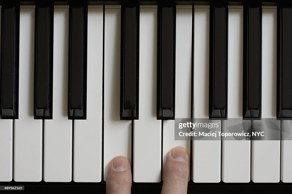 Piano keyboard with two fingers playing