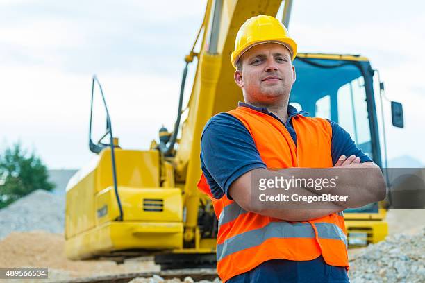 earth digger driver - vehicle scoop stock pictures, royalty-free photos & images