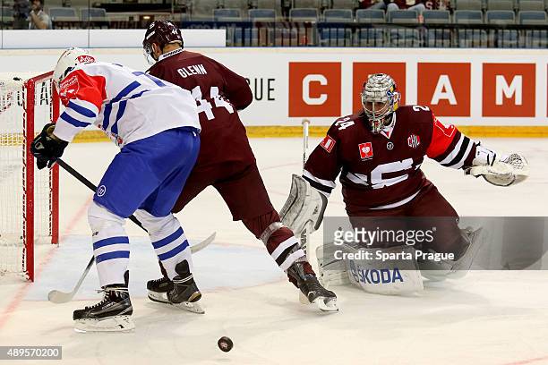 Sparta Prague Ryan Glenn defends Patrik Bartschi of the ZSC Lions Zurich during the Champions Hockey League round of thirty-two game between Sparta...