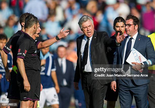 Head coach Carlo Ancelotti of Real Madrid argues with the referee during the la Liga match between Real Club Celta De Vigo and Real Madrid CF at...