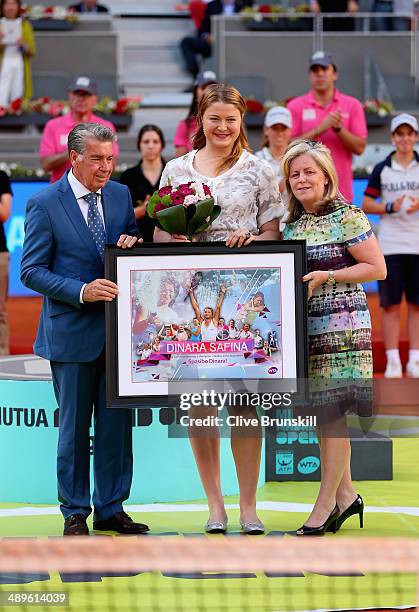 Dinara Safina of Russia poses for a photograph after announcing her retirement with Stacey Allaster, CEO of the WTA Tour and Manolo Santana,...