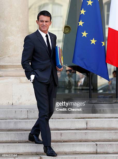 French Prime Minister Manuel Valls leaves after the Cabinet Meeting at the Elysee Palace on September 23, 2015 in Paris, France.