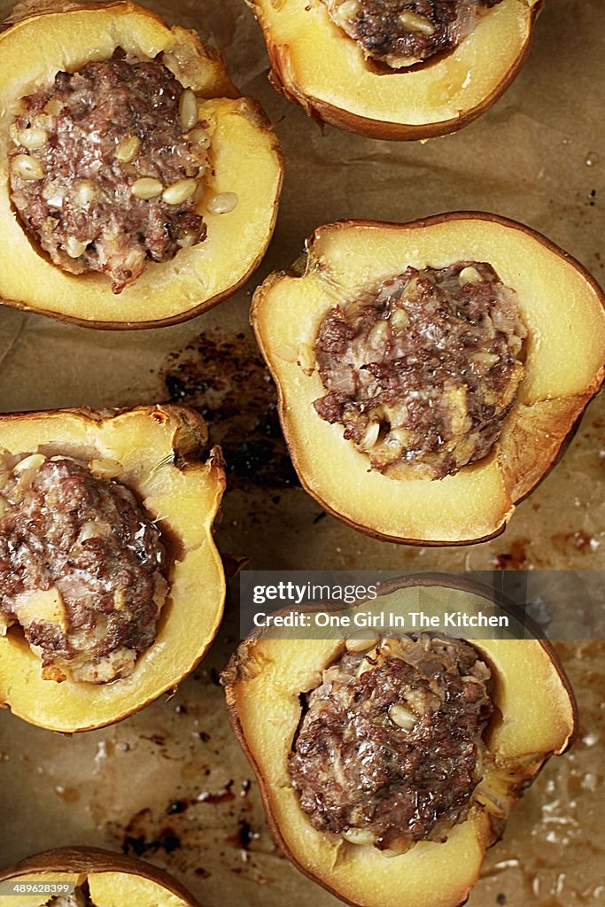 Roasted quince halves with ground lamb