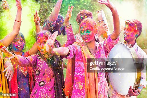 friends celebrating holi festival in india - holi festival and indian person stock pictures, royalty-free photos & images