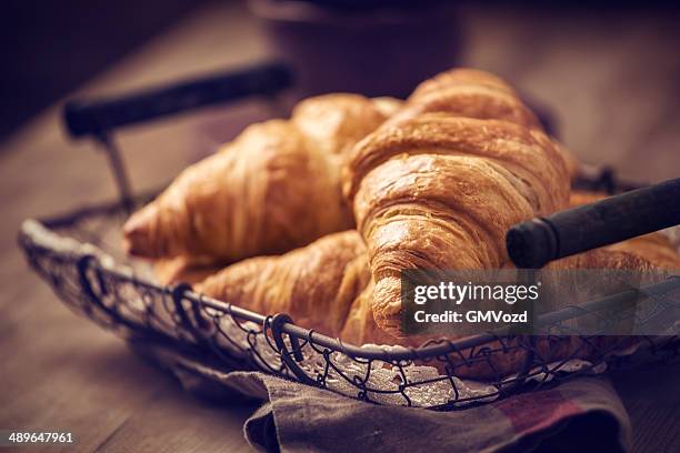 croissants  - französische küche stock-fotos und bilder