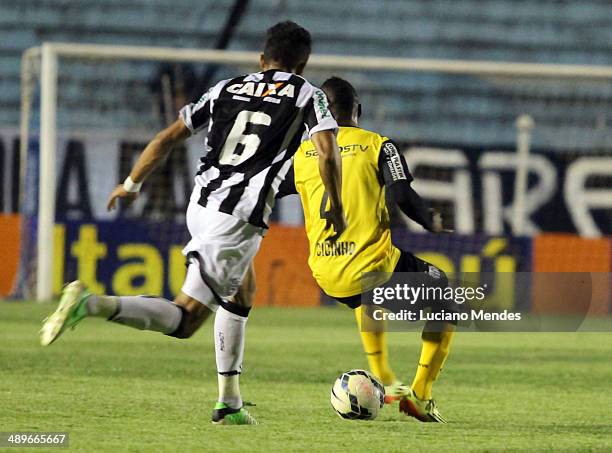 Cicinho of Santos babe Guilherme Figueirense in Series A Brasileirao 2014 at Cafe Stadium on May 11, 2014 in Londrina, Brazil.