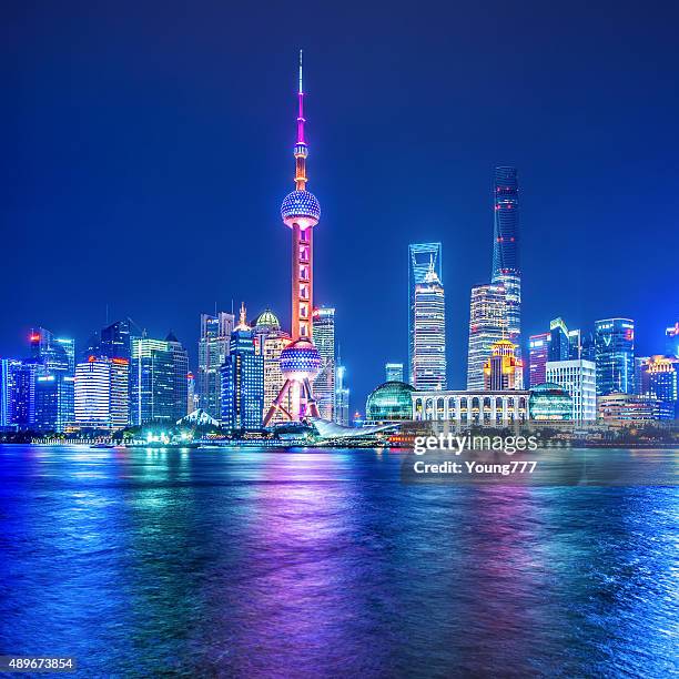 shanghai skyline de noite - torre oriental pearl imagens e fotografias de stock