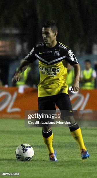 David Braz of Santos in Series A Brasileirao 2014 at Cafe Stadium on May 11, 2014 in Londrina, Brazil.