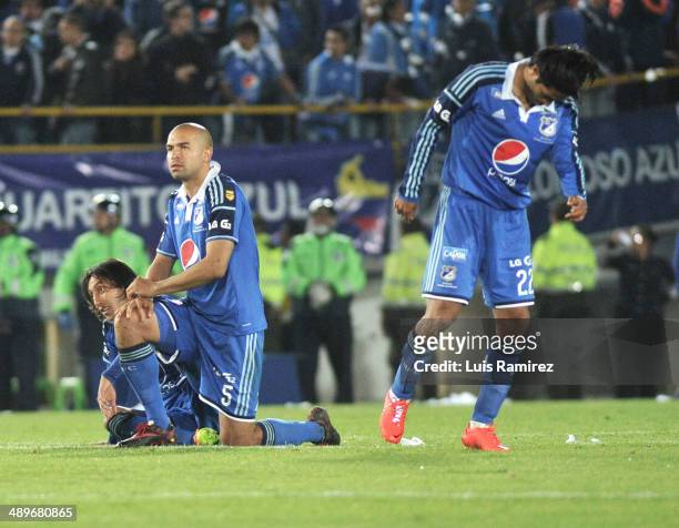 The Players of Millonarios react after losing during a match between Millonarios FC and Atletico Junior as part of the second leg of the Liga...
