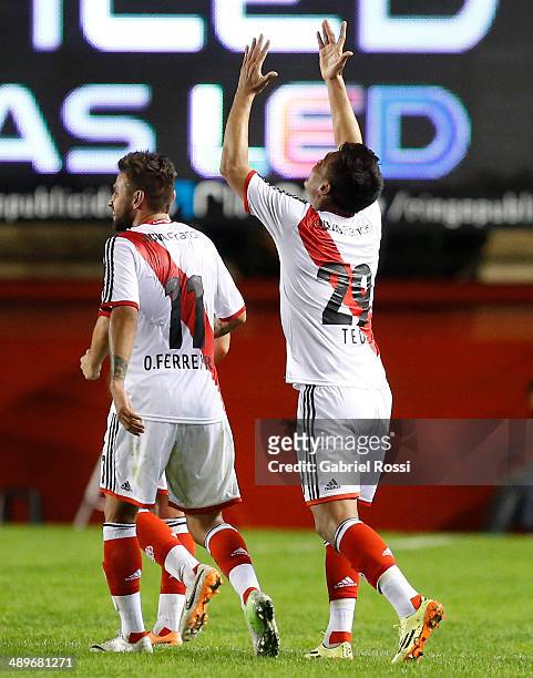 Teofilo Gutierrez of River Plate celebrates after scoring his team's second goal during a match between Argentinos Juniors and River Plate as part of...