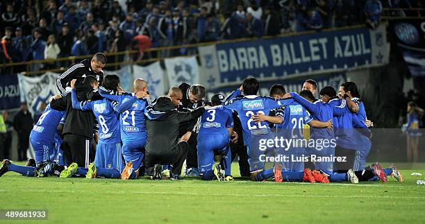 Players of Millonarios look dejected after losing the match between Millonarios FC and Atletico Junior as part of the second leg of the Liga Postobon...