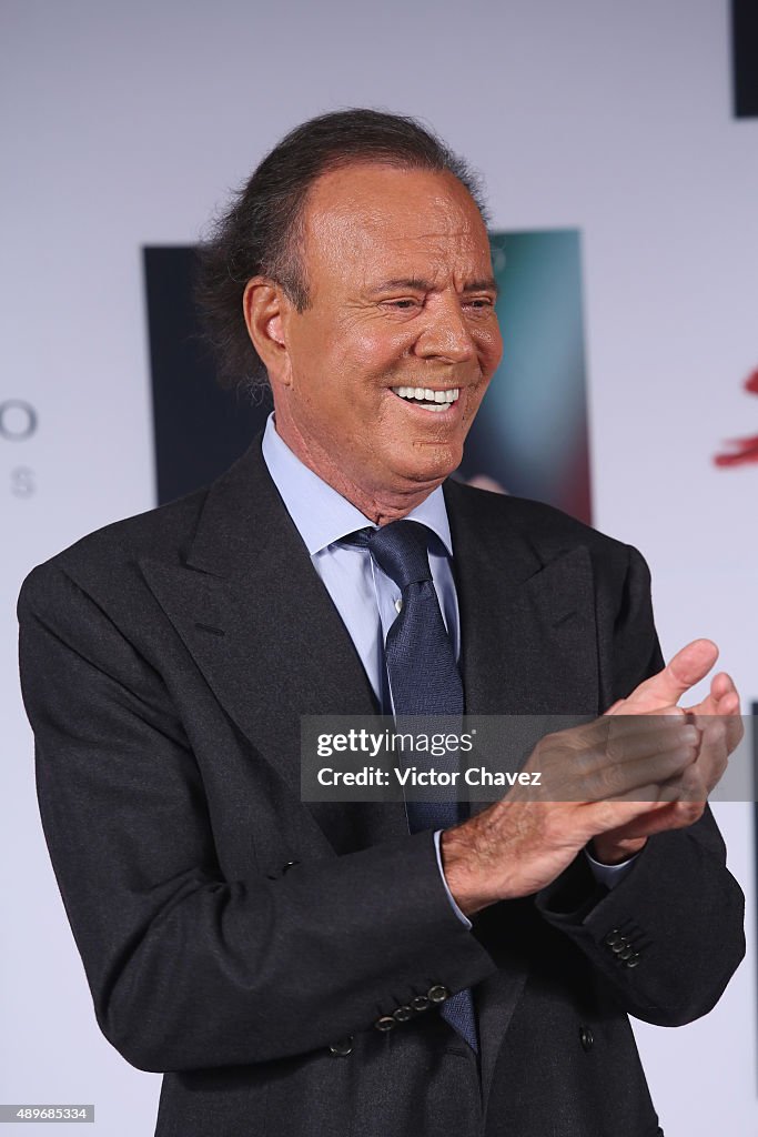 Julio Iglesias "Mexico" Album Release Photo Call