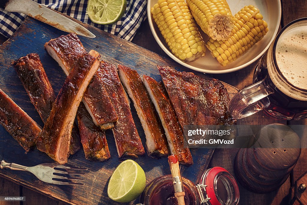 Costelas ao molho de churrasco com vapor de milho doce