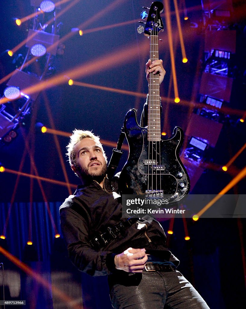 2015 iHeartRadio Music Festival - Night 2 - Show