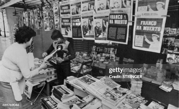 Spanish newspapers announce the death of General Francisco Franco, only two hours after he died, 20 November 1975 in Madrid.