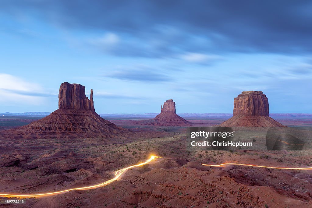 Monument Valley au crépuscule, États-Unis