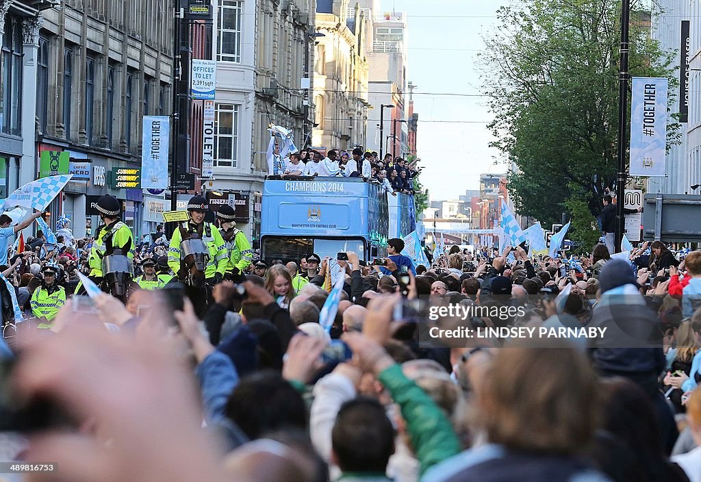 FBL-ENG-PR-MAN CITY-PARADE
