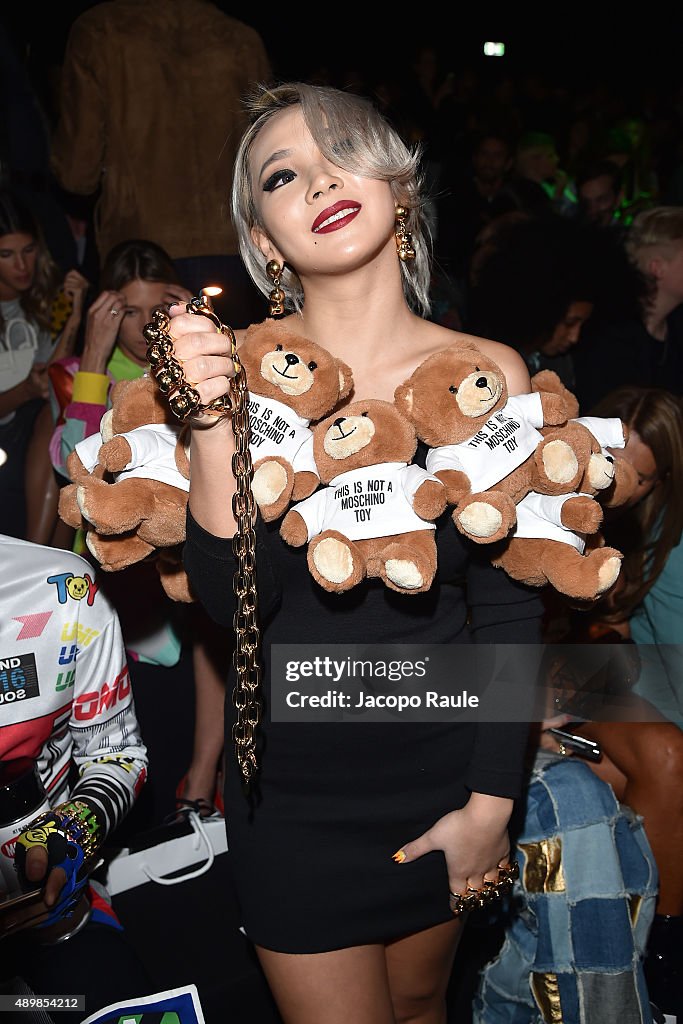 Moschino - Front Row - Milan Fashion Week SS16